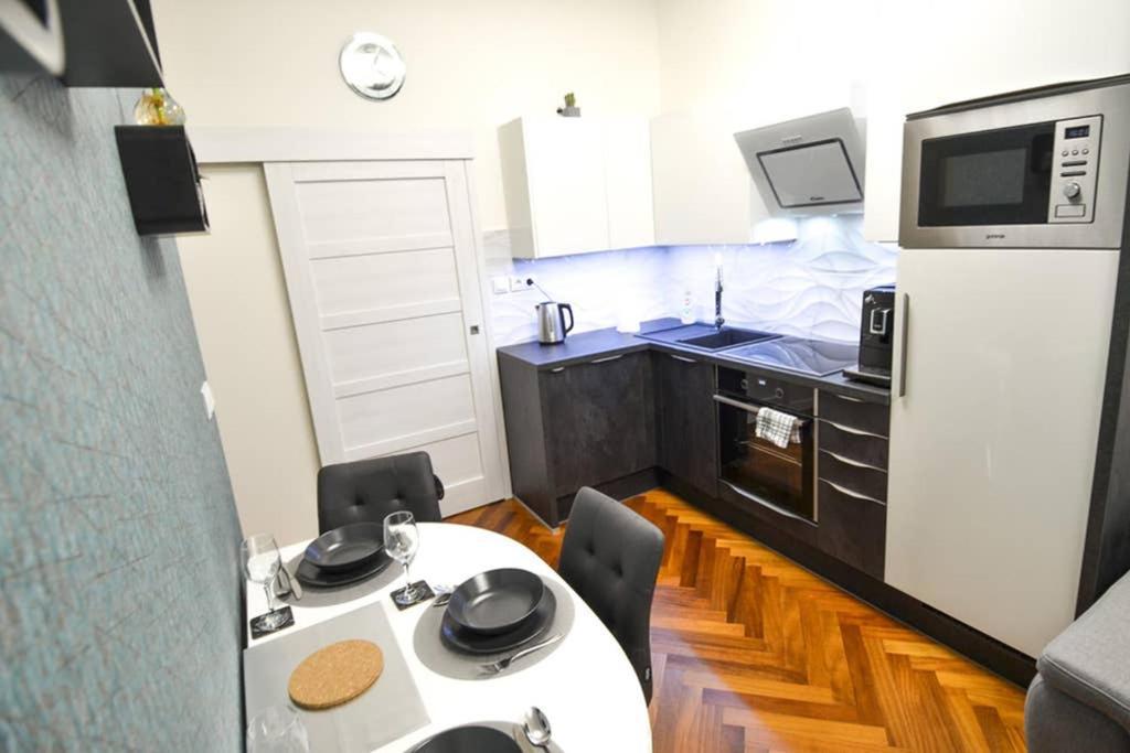 Brandly New Apartment Andel براغ المظهر الخارجي الصورة