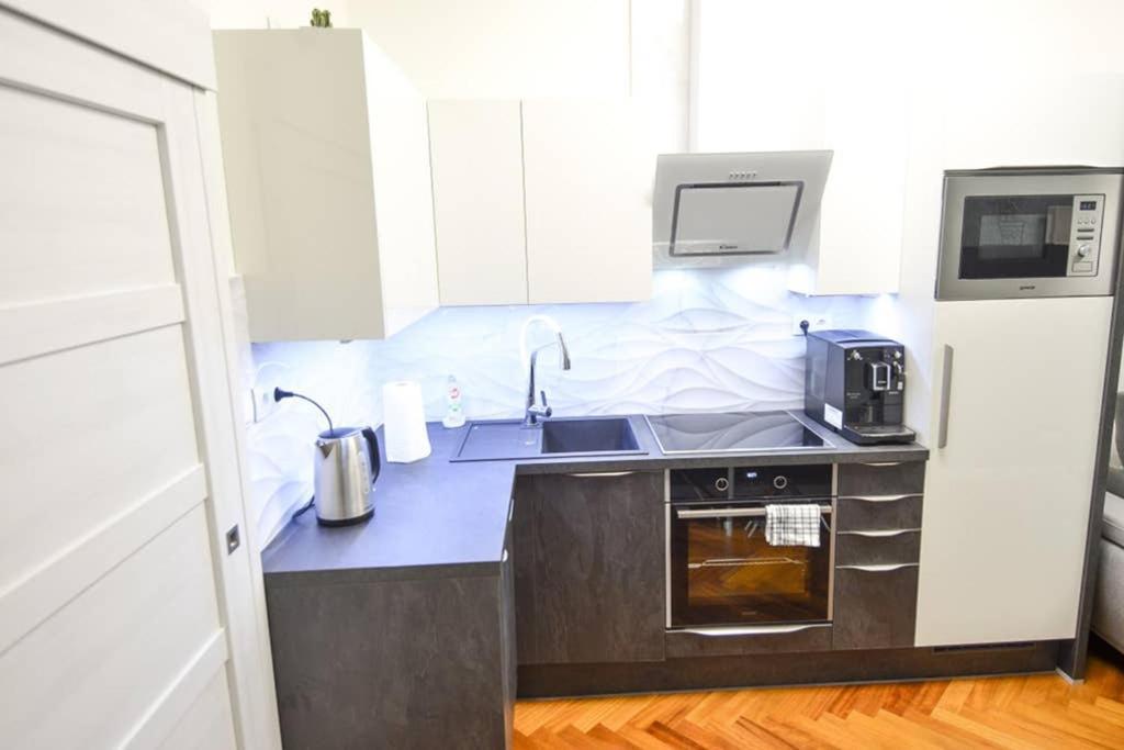 Brandly New Apartment Andel براغ المظهر الخارجي الصورة